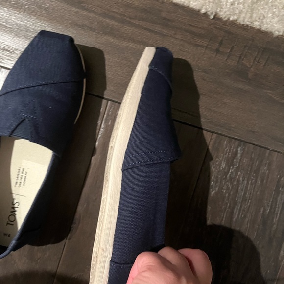 TOMS - Picture 7 of 11